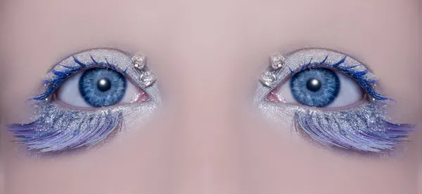 Blaue Augen Makro Nahaufnahme Winter Make-up Juwelen Diamanten — Stockfoto
