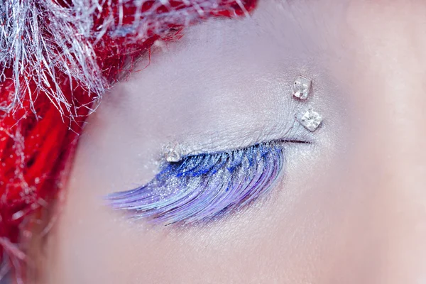 Conceito de Natal maquiagem olho inverno vermelho prata macro — Fotografia de Stock