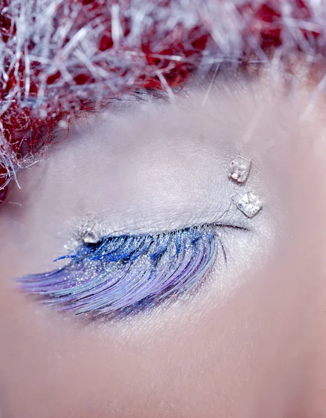 Navidad concepto ojo maquillaje invierno rojo plata macro — Foto de Stock