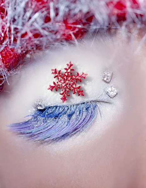 Χριστουγεννιάτικο αστέρι έννοια μάτι μακιγιάζ χειμώνα κόκκινο ασημί — Φωτογραφία Αρχείου