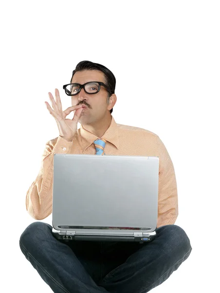 Geek člověka sedět přenosný počítač ok pozitivní gesto — Stock fotografie