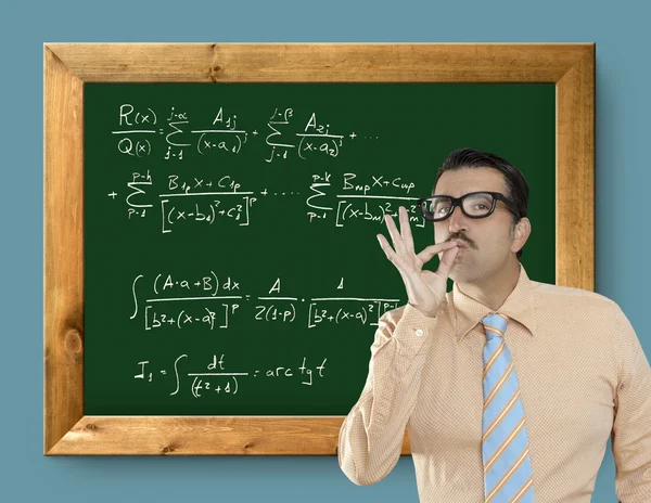 Μαθηματική ιδιοφυΐα τύπος nerd geek εύκολο επίλυση — Φωτογραφία Αρχείου
