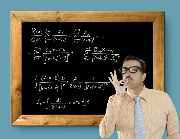 数式の数学の天才オタク オタクな簡単な解決 — ストック写真