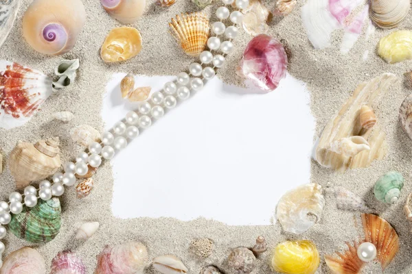 Border frame summer beach shell pearl necklace — Stock Photo, Image