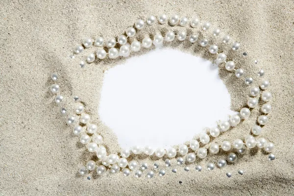 Playa de arena blanca collar de perlas espacio de copia en blanco — Foto de Stock