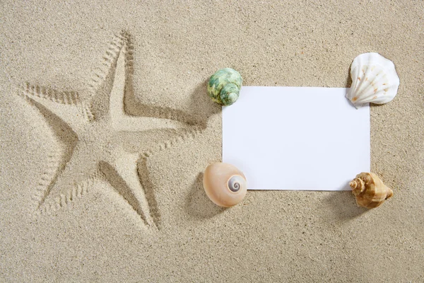Papel em branco praia areia estrela do mar pint conchas verão — Fotografia de Stock