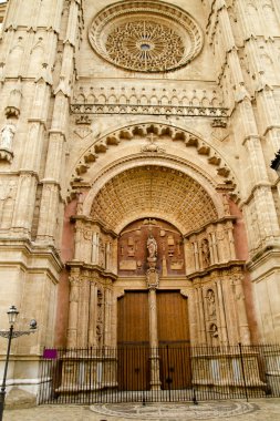 palma de Mallorca'da Mayorka ana kapı Katedrali