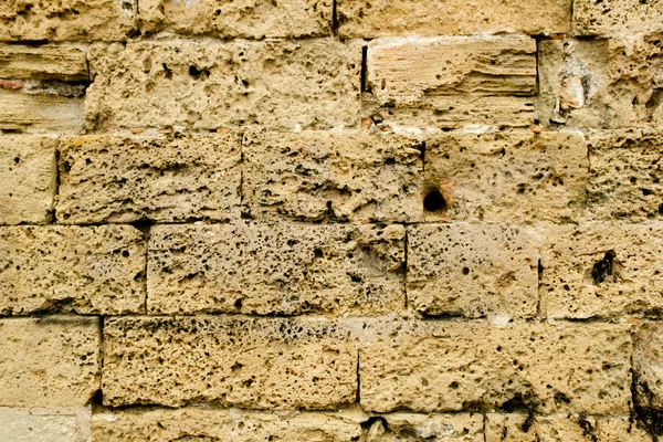 Merries zandsteen stenen metselwerk muur in Mallorca — Stockfoto