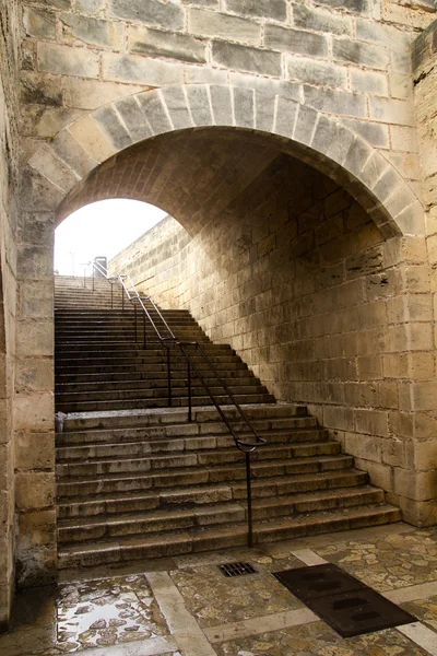 Almudaina en Mallorca kathedraal tunnel bogen in palma — Stockfoto
