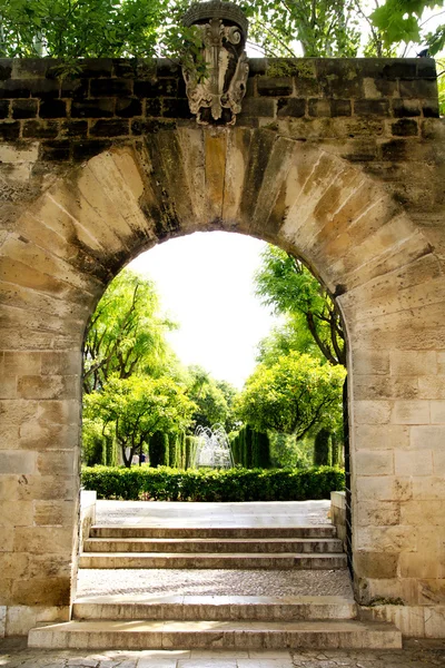 拱入口附设 del rei 花园帕尔玛 — 图库照片