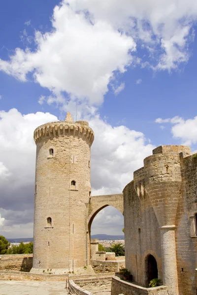 Slottet Castillo de Bellver på Mallorca vid Palma de Mallorca — Stockfoto