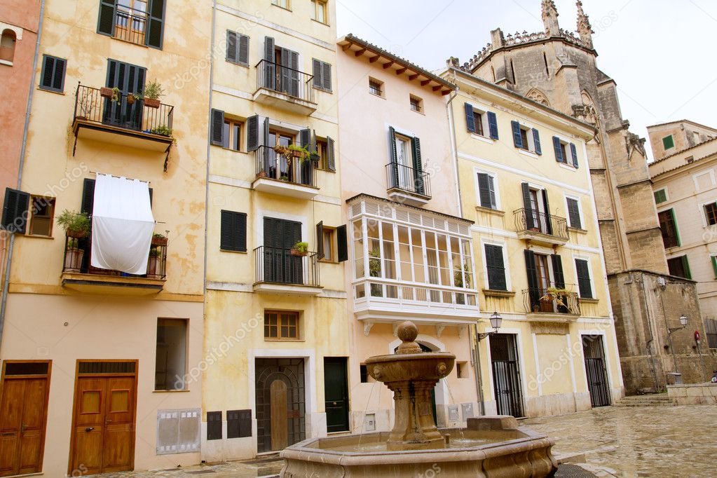 https://static6.depositphotos.com/1053932/613/i/950/depositphotos_6133580-Plaza-placa-sant-Jeroni-Majorca-in-Palma-de-Mallorca.jpg