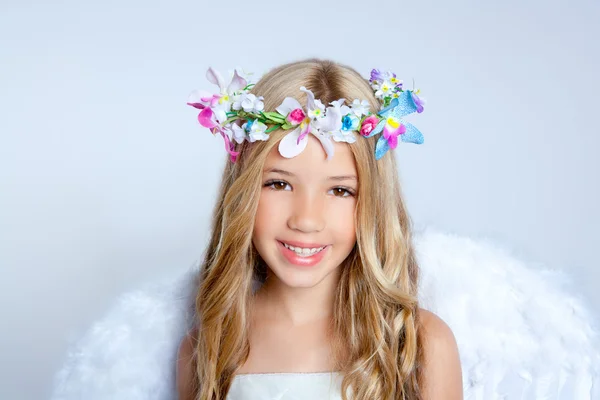 Anděl dětem malé děvče portrét módní bílá křídla — Stock fotografie