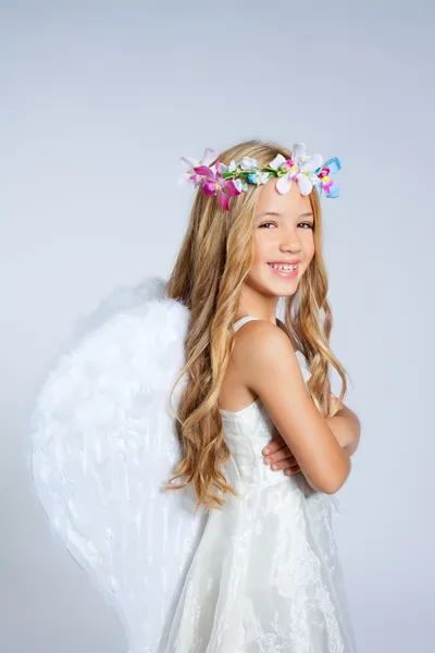 Anjo crianças menina retrato moda branco asas — Fotografia de Stock