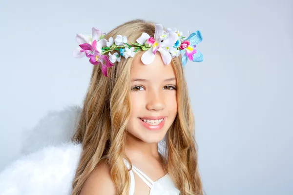 Anděl dětem malé děvče portrét módní bílá křídla — Stock fotografie