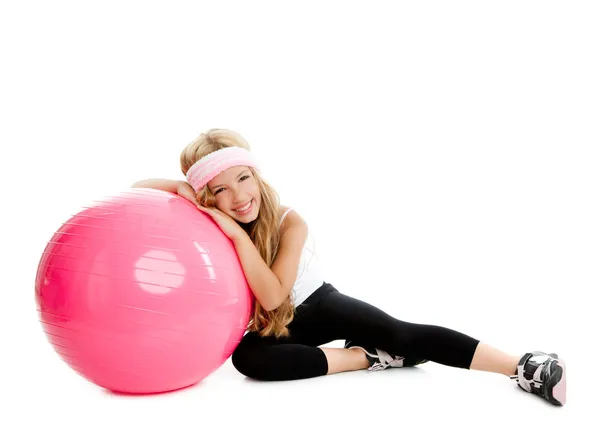 Děti tělocvičnu jóga dívka s pilates růžové koule — Stock fotografie