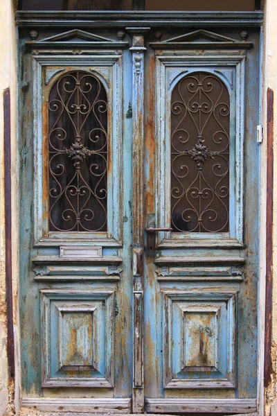 Puerta decorativamente vieja — Foto de Stock