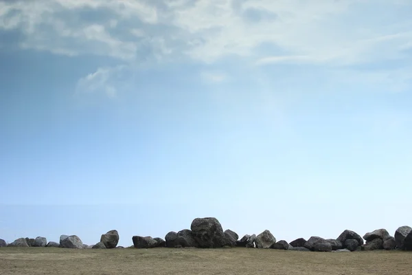 Небо и камни — стоковое фото
