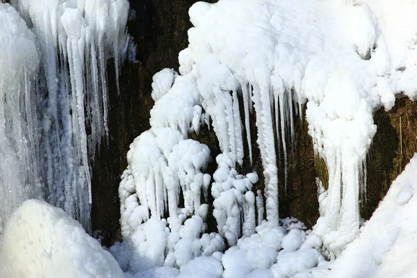 Eingefrorene Kaskade — Stockfoto