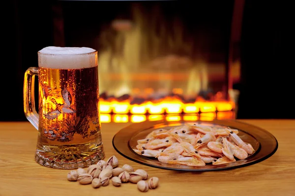 Bier en garnalen — Stockfoto