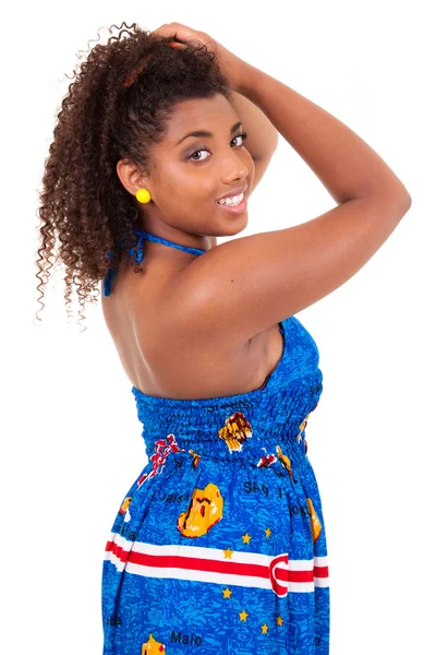 Gyönyörű afrikai tizenéves lány hagyományos ruhát visel — Stock Fotó