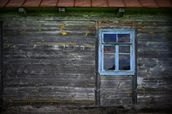 Τοίχου από ξύλο με ένα παράθυρο. — Φωτογραφία Αρχείου