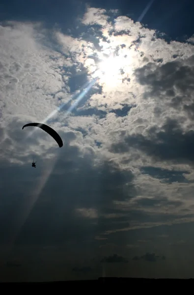 Voler avec un parachute . — Photo