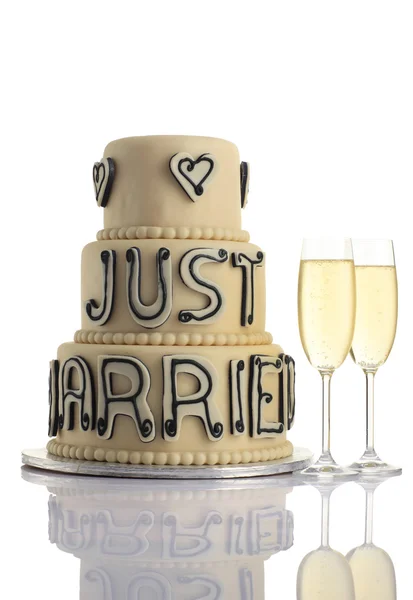 Düğün pastası ve şampanya — Stok fotoğraf