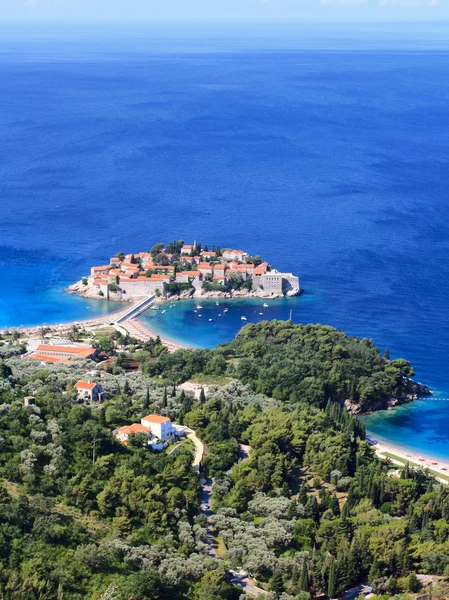 Sveti Stefan (St. Stefan) isla-complejo en el mar Adriático — Foto de Stock