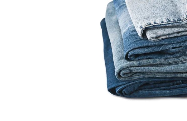 Jeans azules sobre fondo blanco Fotos de stock libres de derechos