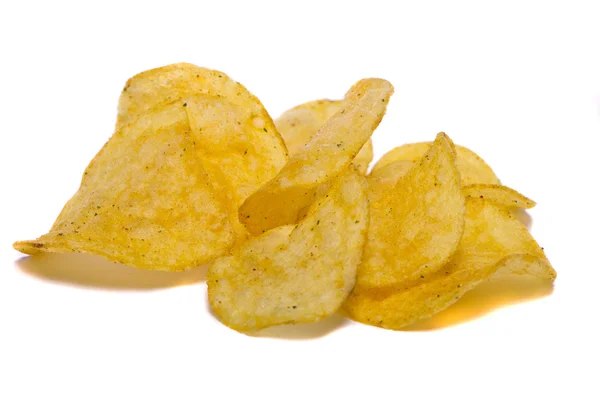 Желтые картофельные чипсы — стоковое фото