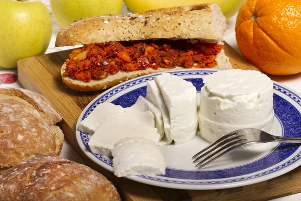 Fresh cheese and chorizo — Stock Photo, Image