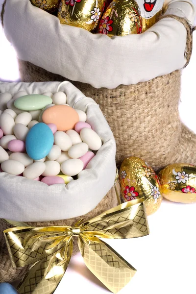 甜杏仁和巧克力兔子 — 图库照片
