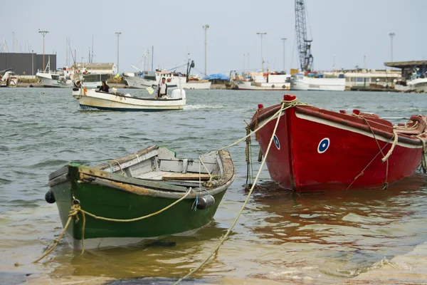 Verankerd vissersboten — Stockfoto