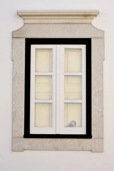 Окно из здания — стоковое фото