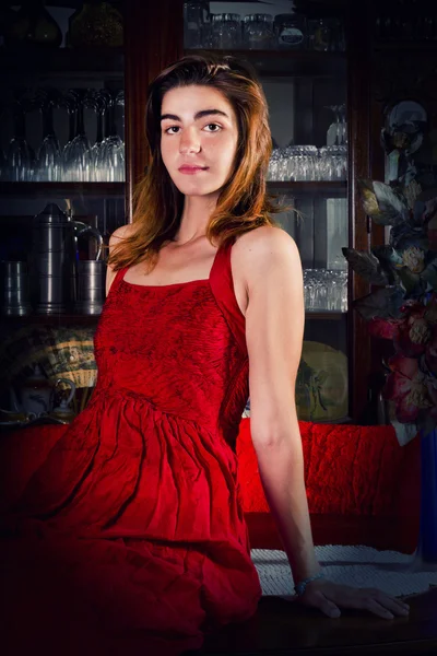 Vestito rosso ragazza — Foto Stock
