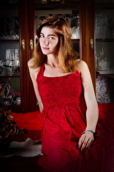 Rotes Kleid Mädchen — Stockfoto