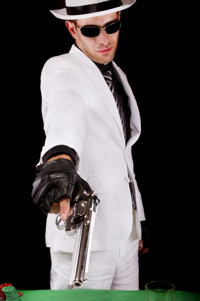 Λευκό κοστούμι γκάνγκστερ με ένα πυροβόλο όπλο — Φωτογραφία Αρχείου