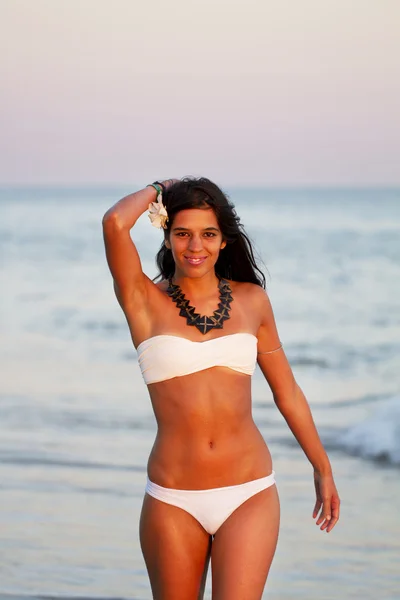 Mooi meisje met een bikini — Stockfoto