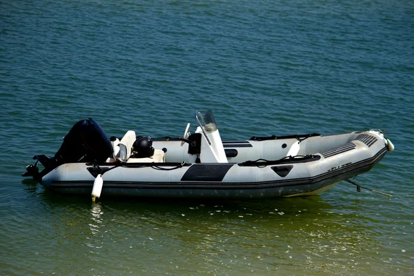 Łódki nadmuchiwane gumowe — Zdjęcie stockowe