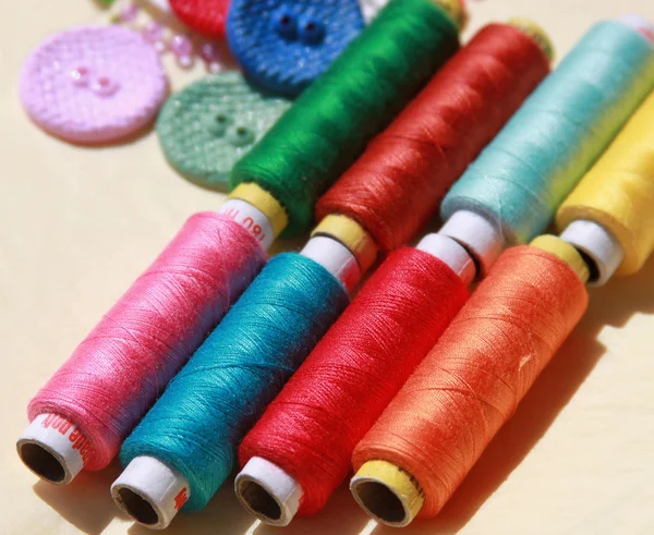 Colorful threads and buttons — Stock Photo, Image