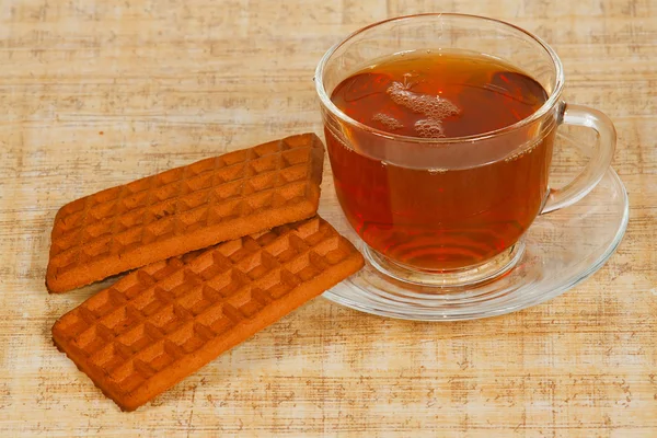 Šálek ranní čaj a dva soubory cookie — Stock fotografie