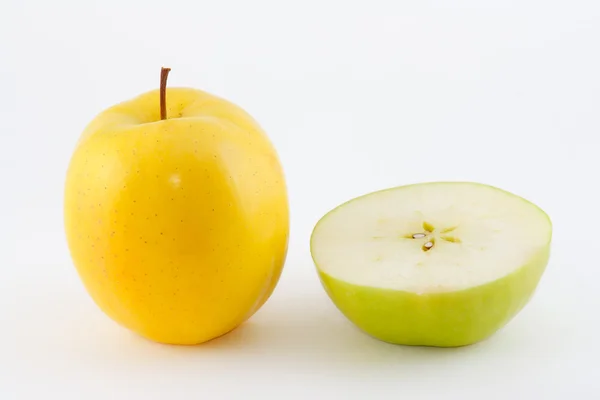 De gule og grønne friske æbler og skiver - Stock-foto