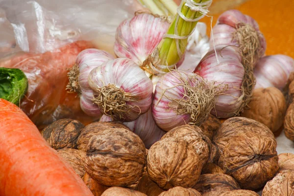 Zeleninou a ořechy od kuchyňské zahrady — Stock fotografie