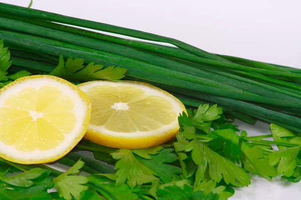 The fresh lemon and greens — Stock Photo, Image