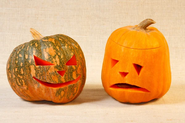 A abóbora de Halloween triste e alegre — Fotografia de Stock