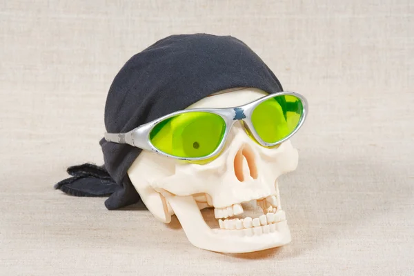 The skull with black bandana and glasses — Stock Photo, Image