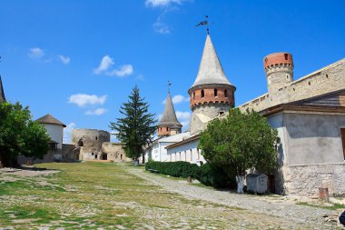 Karpatlar, Ukrayna, Ortaçağ Kalesi