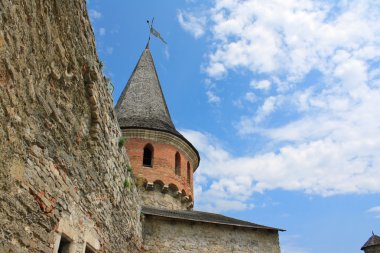 Karpatlar, Ukrayna, Ortaçağ Kalesi