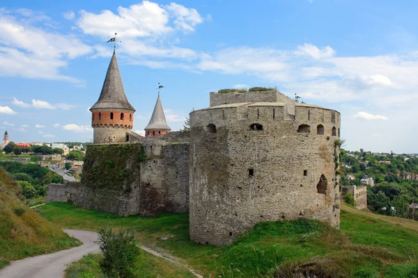 Keskiaikainen linnoitus Karpaattien, Ukraina — kuvapankkivalokuva